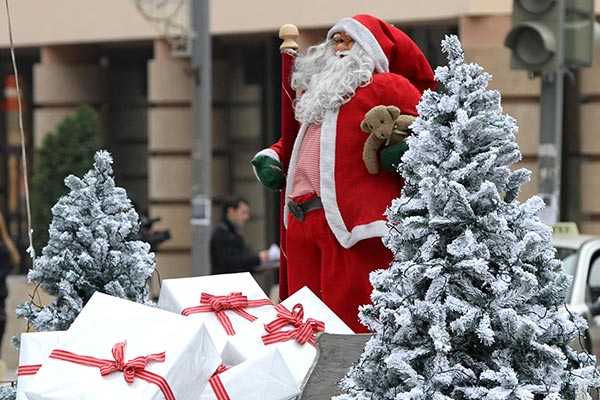 Առաջին ամանորյա տոնավաճառը Երևանում՝ տոնական գույներ, բույրեր ու տրամադրություն (տեսանյութ)