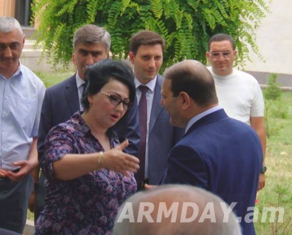 Քո հետ կծխեի ու կհարբեի. քաղաքացին՝ Տ. Մարգարյանին (տեսանյութ)