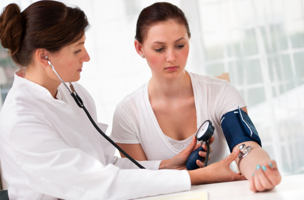 Որքան պետք է լինի արյան ճնշումը տարբեր տարիքային խմբի մարդկանց մոտ (տեսանյութ)