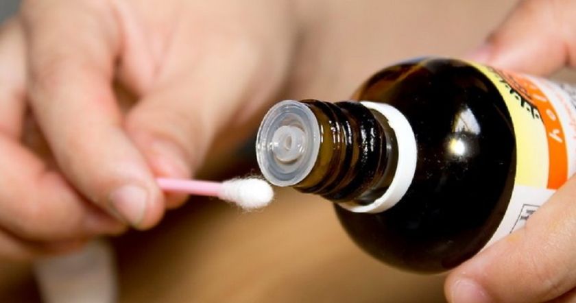 Այս յուղի ընդամենը մեկ կաթիլը կօգնի ազատվել աչքերի շուրջ առաջացած կնճիռներից