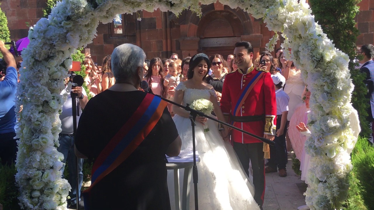 Բացառիկ տեսանյութեր՝ Մհերի և Արմինեի զագսի արարողությունից