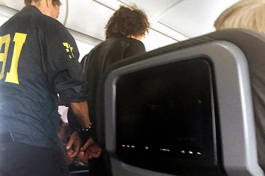 Օդանավում թուրք տղամարդու արարքից հետո ԱՄՆ-ը օդ է բարձրացրել երկու կործանիչ (ֆոտո, վիդեո)