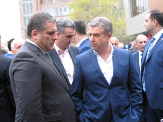 Շատ ինտենսիվ կպած անում ենք. Կարապետյանը՝ Առաքելյանին