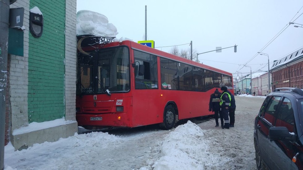 Ռուսաստանում ավտոբուսը մխրճվել է մզկիթի մեջ (տեսանյութ)