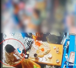 Տեսագրող սարքը նկարահանել է առևտրի կենտրոնում կնոջից գումար հափշտակողին