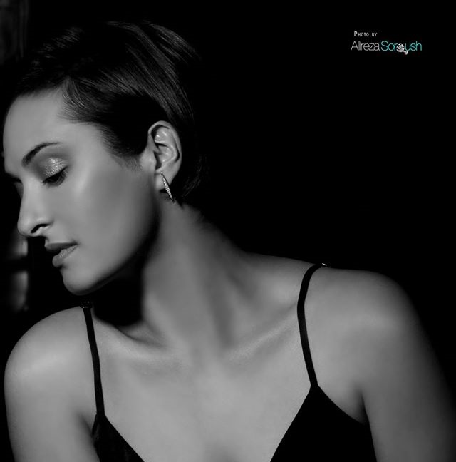 Իրանցի երգչուհին երգում է հայերեն