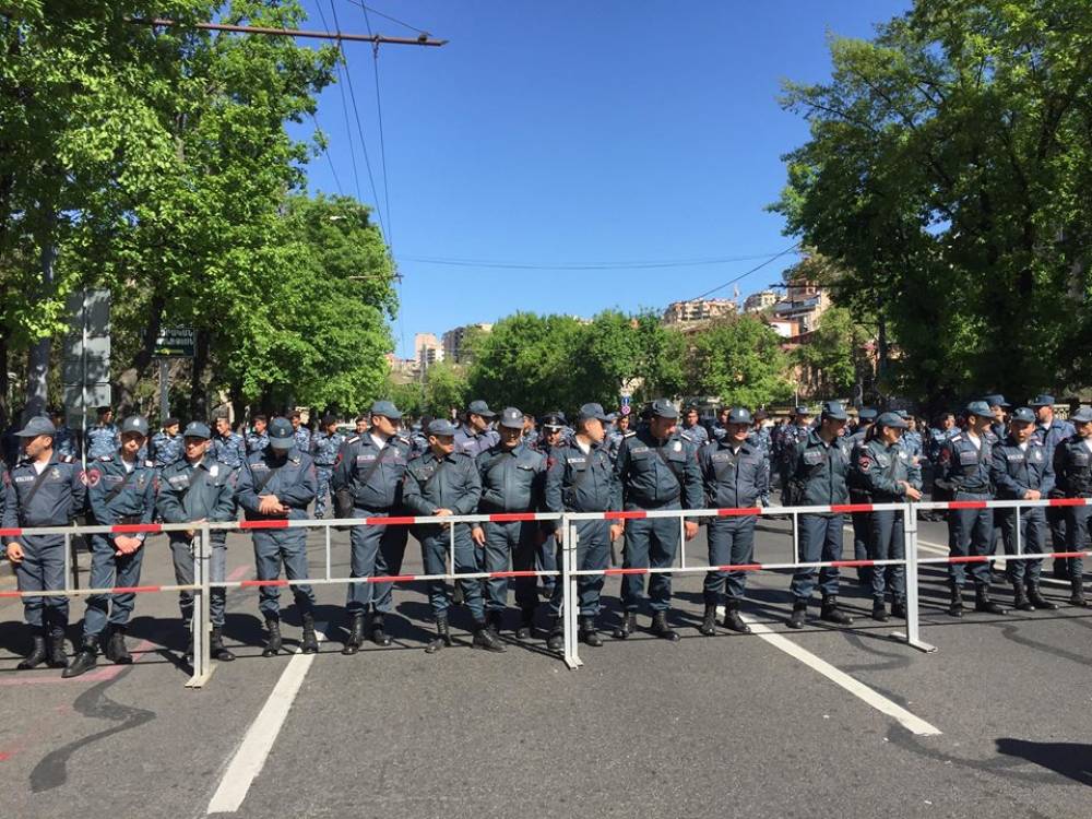 Լարված իրավիճակ՝ Բաղրամյան Պողոտայում (տեսանյութ)