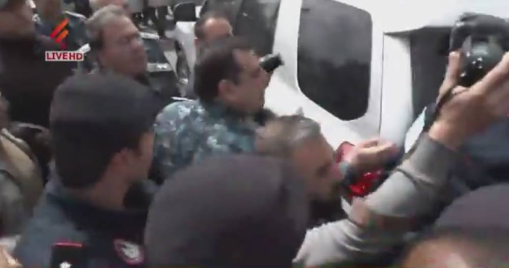 Ինչպես բերման ենթարկեցին Նիկոլ Փաշինյանին և Արարատ Միրզոյանին (տեսանյութ)