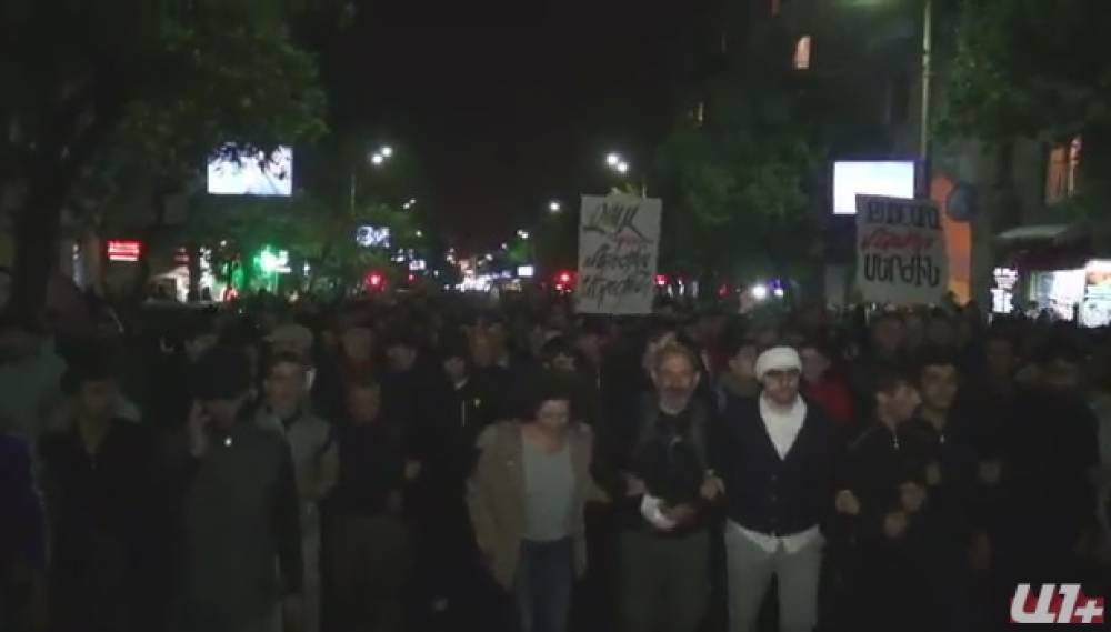 Ցուցարարները սկսեցին իրենց երթը.ուղիղ