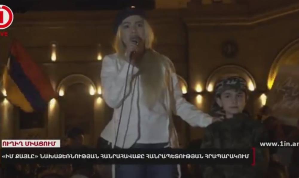 Զառա Սահակյանը և Սերգեյ Դանիելյանը  եկել են սատարելու ցուցարարներին.ուղիղ միացում