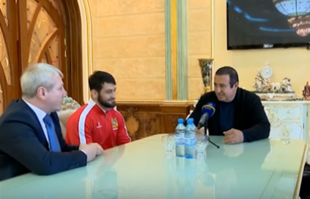 Գագիկ Ծառուկյանն ընդունել է Եվրոպայի չեմպիոն Ֆերդինանտ Կարապետյանին (տեսանյութ)