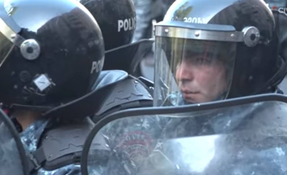 Ո՞ւմ եք դուք պաշտպանում․ Նիկոլ Փաշինյանը՝ ոստիկաններին