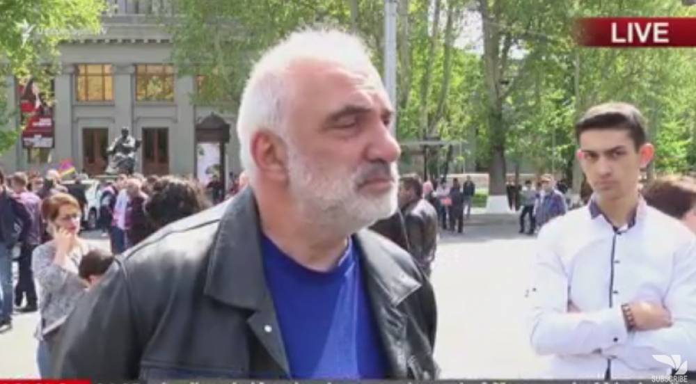 Ցուցարարները սպասում են հավաքի սկսվելուն.ուղիղ միացում