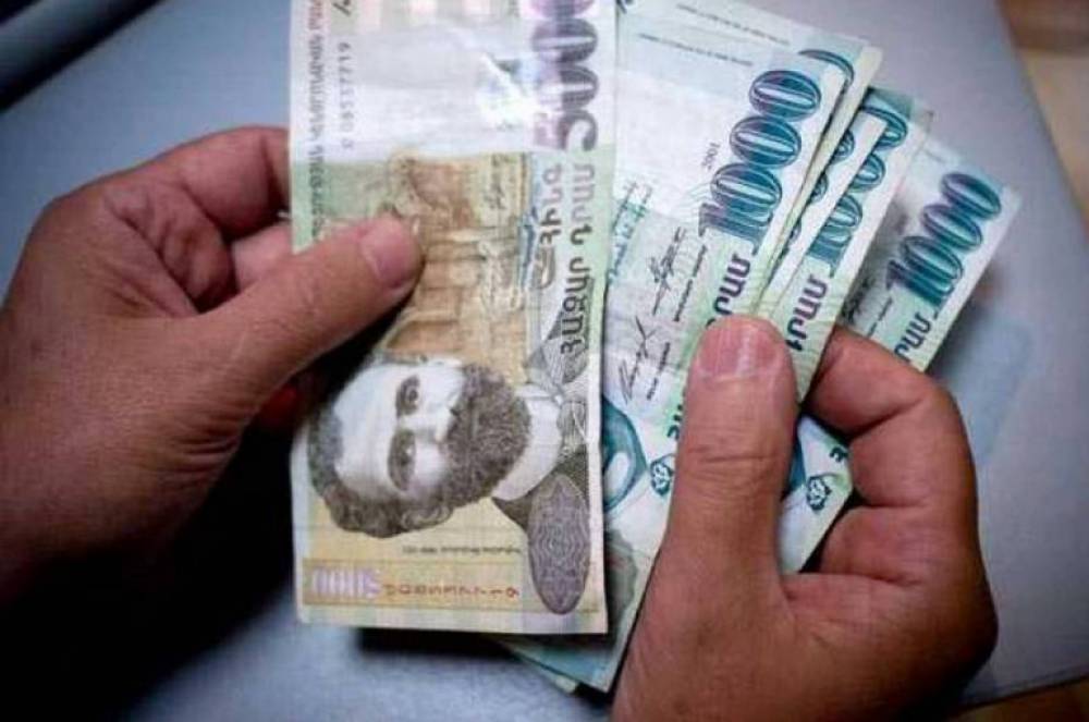 50 000 դրամ կաշառք են տվել ՔԿՀ–ներից մեկին բուժակին, որպեսզի նա 4 հեռախոս փոխանցի ՔԿՀ–ում գտնվող իրենց հորը