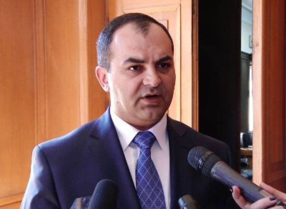 Թույլ տվեք այդ հարցին այս պահին ուղիղ պատասխան չտալ․ Դատախազը՝ Դավիթ Սանասարյանին որպես կասկածյալ ներգրավելու մասին