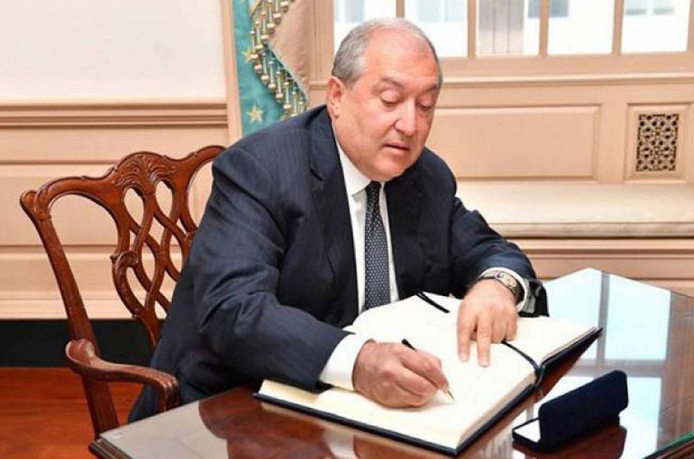 Նախագահն օրենքներ է ստորագրել