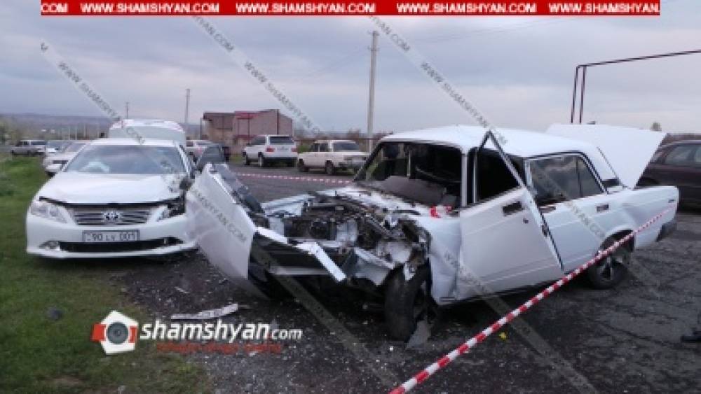 Խոշոր ավտովթար Արագածոտնի մարզում. Բյուրական գյուղի վարչական տարածքում բախվել են Toyota Camry-ն ու 07-ը. կան վիրավորներ