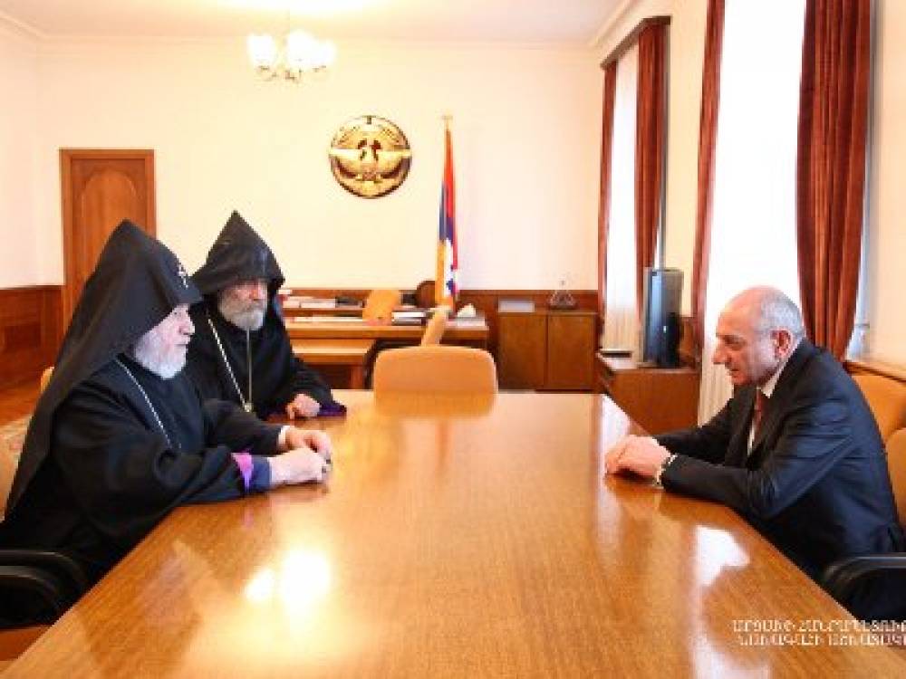 Բակո Սահակյանը Գարեգին Բ-ի հետ քննարկել է արտաքին ու ներքին քաղաքականության հարցեր