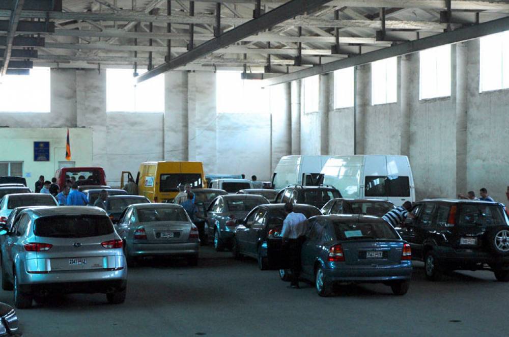 Ավտոմեքենաների մեծ ներհոսքով պայմանավորված՝ համարանիշների տրամադրումը դադարեցվել է. ոստիկանություն