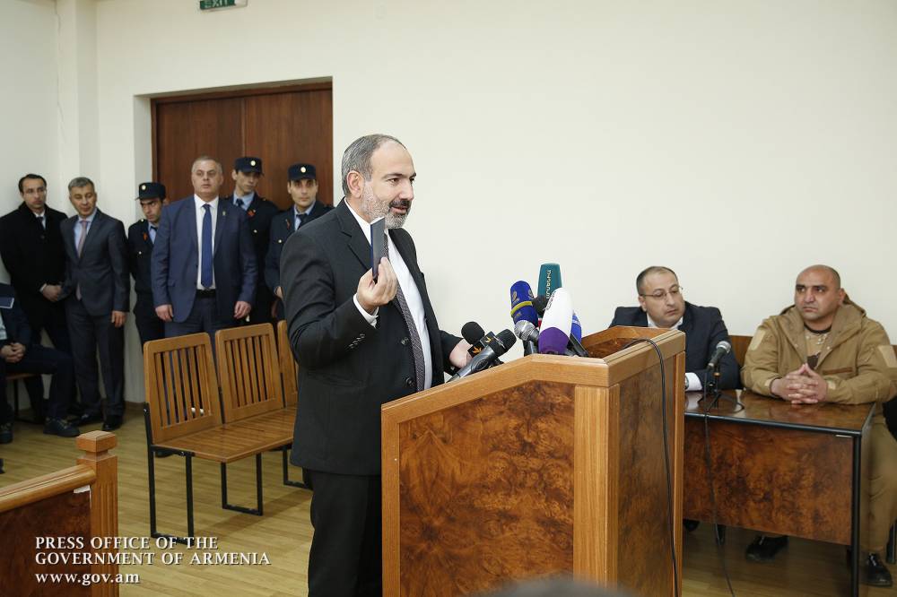 ՀՀ յուրաքանչյուր քաղաքացի, երբ ծանուցվում է քննիչի կամ դատարանի կողմից, պետք է ներկայանա. Փաշինյանը դատարանում