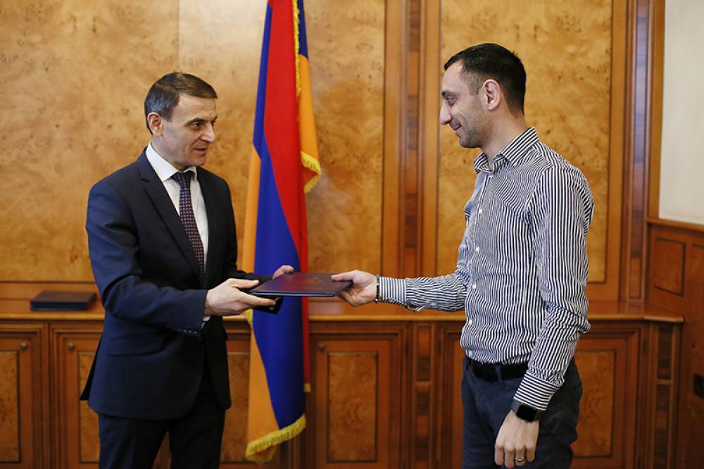 Վալերիյ Օսիպյանը պարգևատրել է հասարակական խորհդի 13 անդամների (տեսանյութ, լուսանկարներ)
