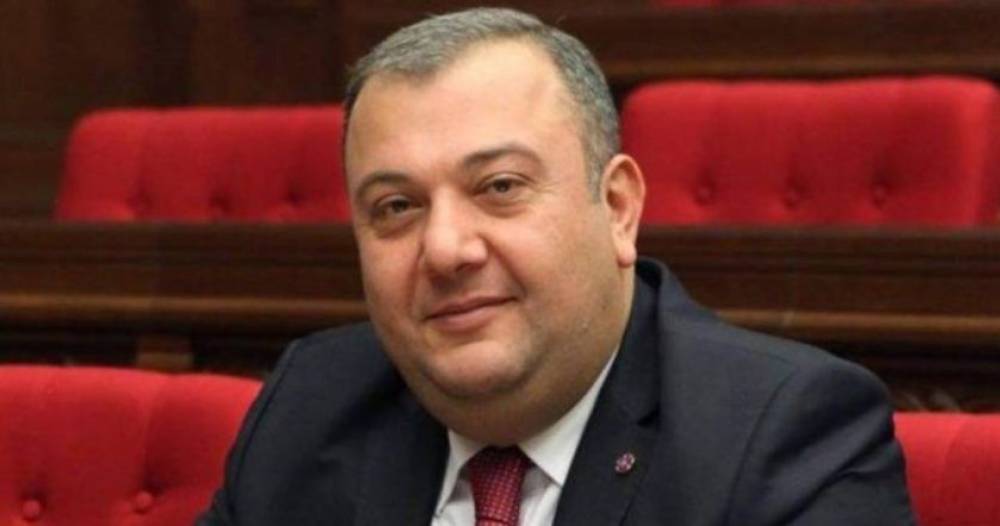 Զավեշտը կայանում է նրանում, որ Հայոց ցեղասպանության զոհերի հիշատակի օրը՝ ապրիլի 24-ը, համնկնում է oրենքում ամրագրված ապրիլի վերջին շաբաթվա օրվա հետ. Արթուր Թովմասյան