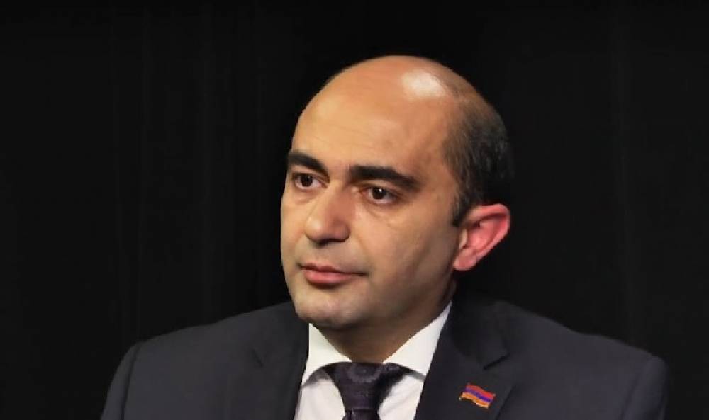(VIDEO) Սաթիկ Սեյրանյանը Էդմոնին առաջարկել է նյարդային հիվանդությունների բուժման համար հաբեր խմել