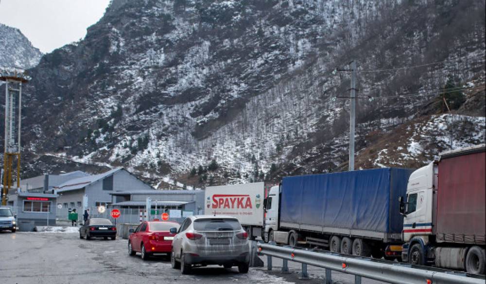 Լարսը փակ է բոլոր տեսակի տրանսպորտային միջոցների համար