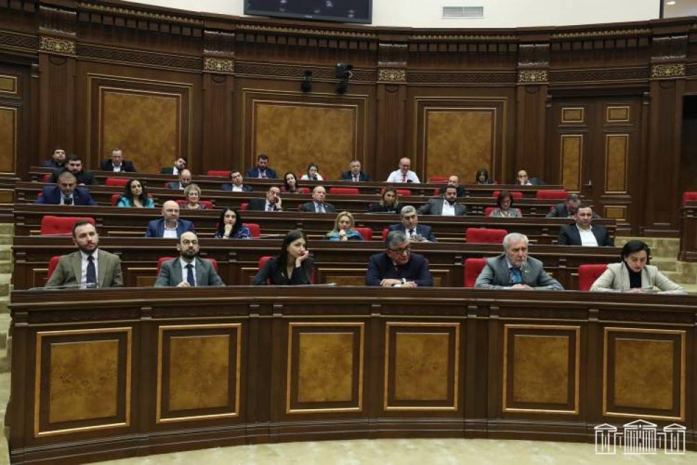 Ալեն Սիմոնյանի արարքը «կտրեց» Մհեր Սահակյանի արածը․ «Հրապարակ»