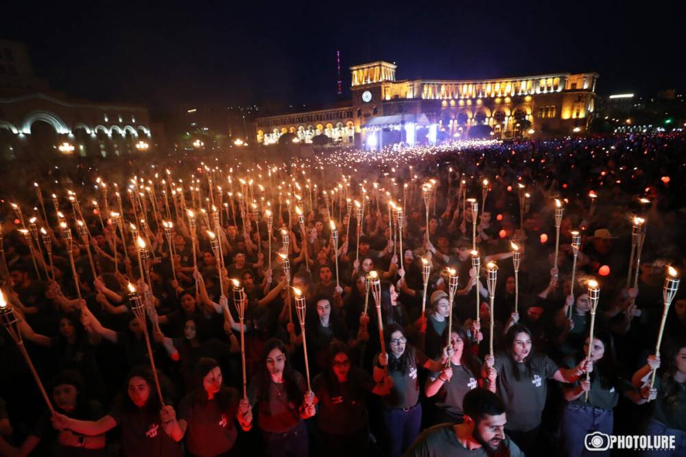 Ջահերով ավանդական երթ` դեպի Ծիծեռնակաբերդի հուշահամալիր. Ուղիղ