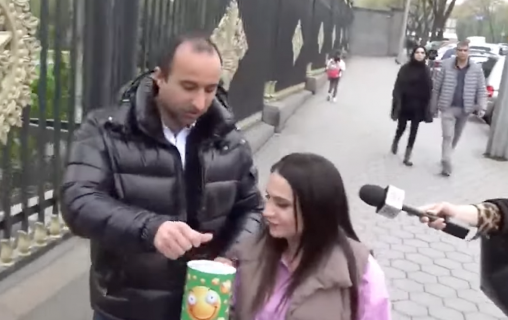 Հաջողություն, Անի ջան. Նաիրի Սարգսյանը մանրադրամներ տվեց Ալեն Սիմոնյանի փաստաբանին վճարելու համար