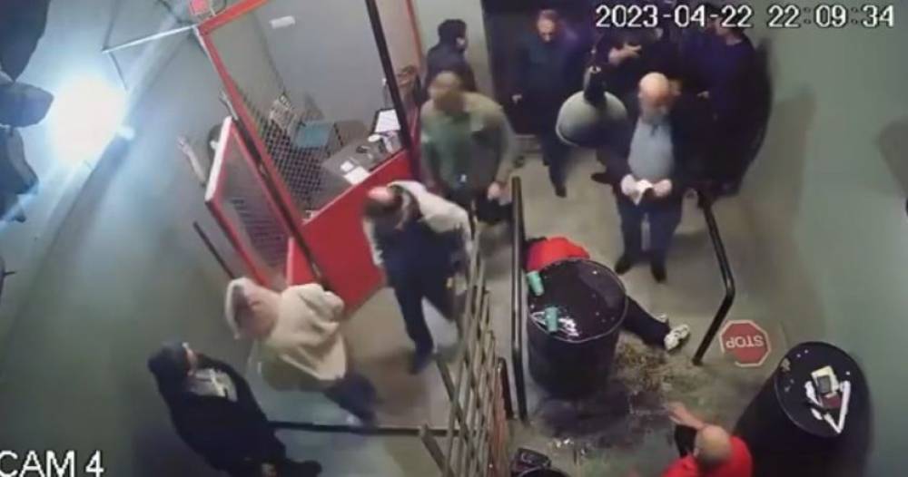 Երևանի Poligraf ակումբում ոստիկանները բոլորին պառկեցրել են հատակին, բաժանմունքում դшժшն ծեծել, մերկացրել են (Video)