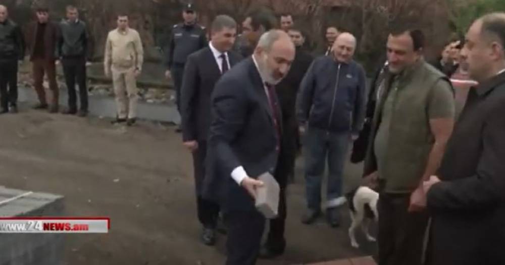 Նոր սրա մասին էի ասում, էս քարերի որակն ինձ թվում ա պիտի ստուգեք, նոր սալիկապատեք. Փաշինյան (Video)