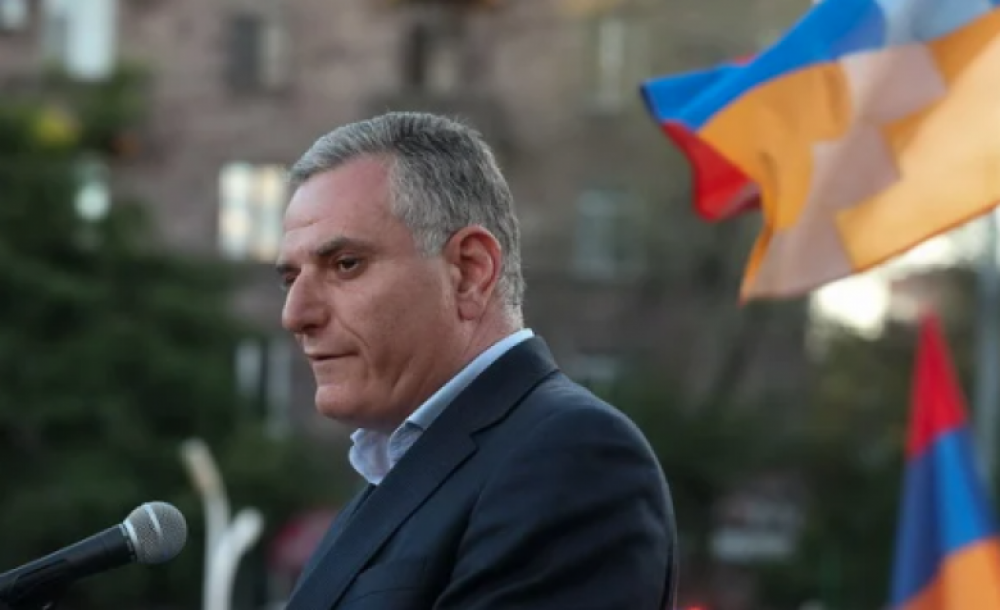 Ցավալիորեն եղել են ու կան դավաճաններ, որոնք տգիտությամբ իրենց հայրենակիցներին մահվան են հասցրել