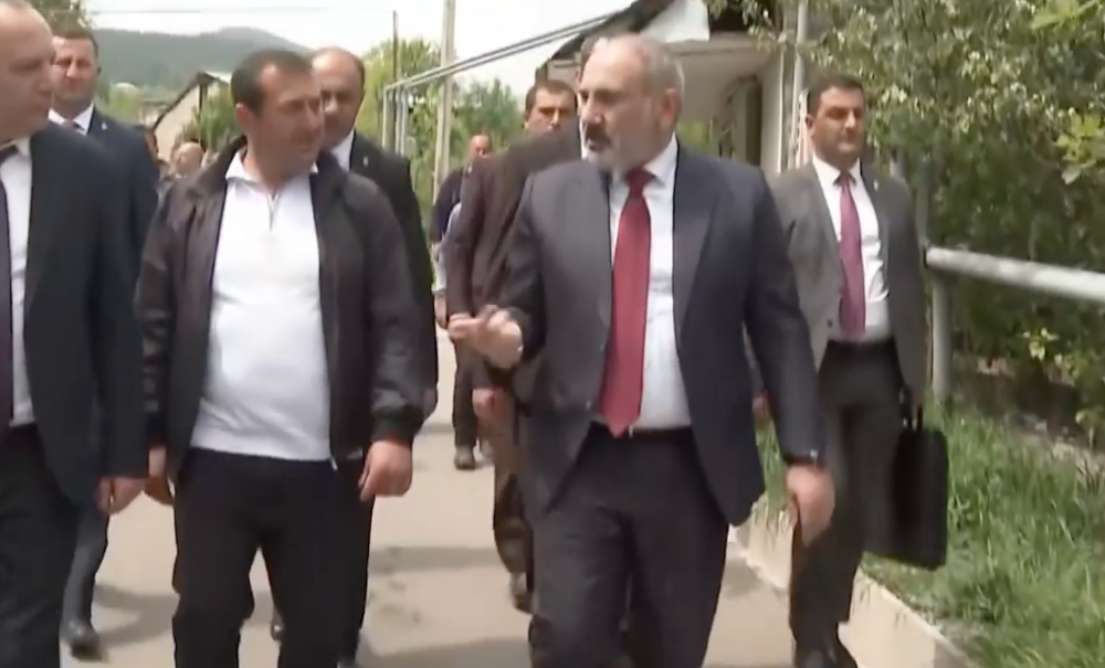 Տհենց տելեվիզրով մեծ ես երևում, լավ էլ ջահել տղա ես. աչաջուրցին՝ Փաշինյանին (տեսանյութ)