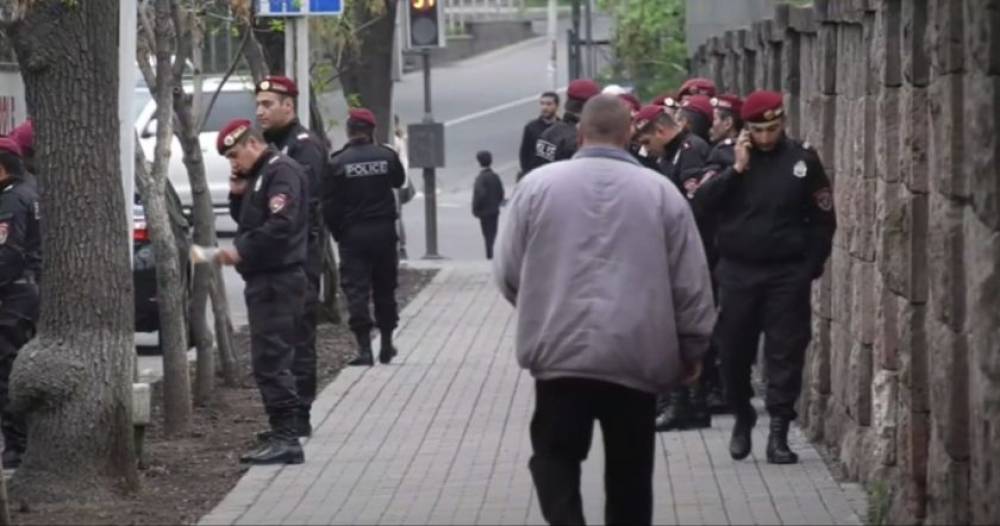 Սահմանային լարվածությանը զուգահեռ՝ ԱԺ–ի մոտ անվտանգությունն ուժեղացվել է (Video)