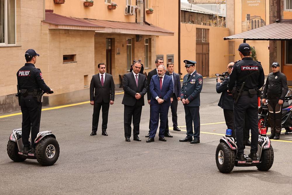 Պարեկները նոր ինքնագլոր ունեն․ ինչ է հայտարարել Փաշինյանը ՆԳՆ-ում