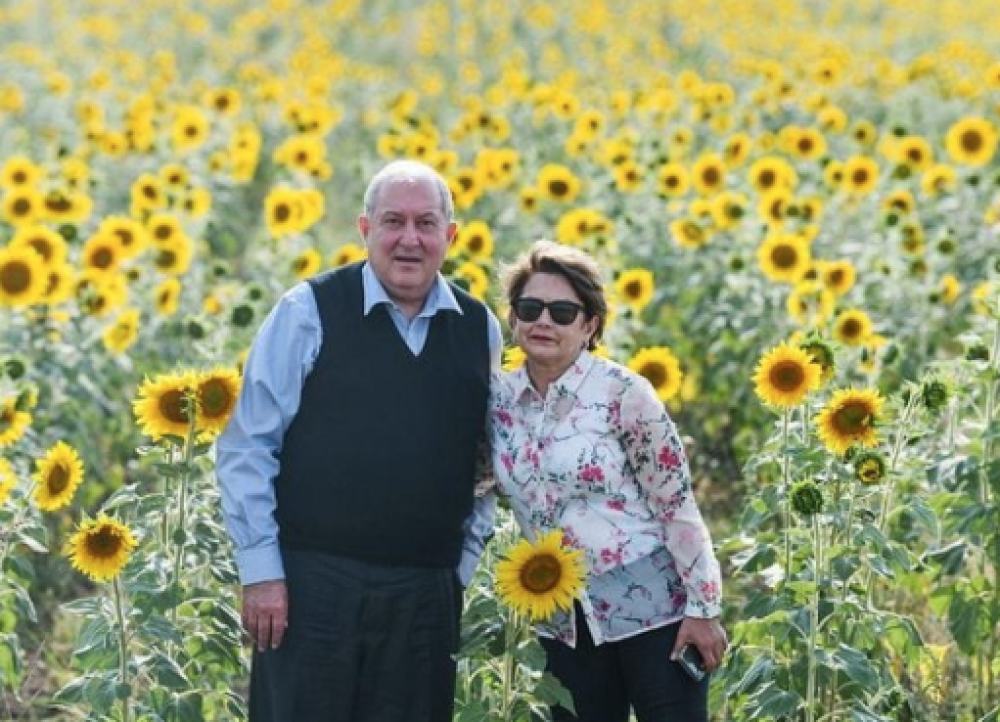 Մայրական նվիրական սերն ուղեկցում է մեզ ողջ կյանքի ընթացքում. Արմեն Սարգսյանի շնորհավորանքը