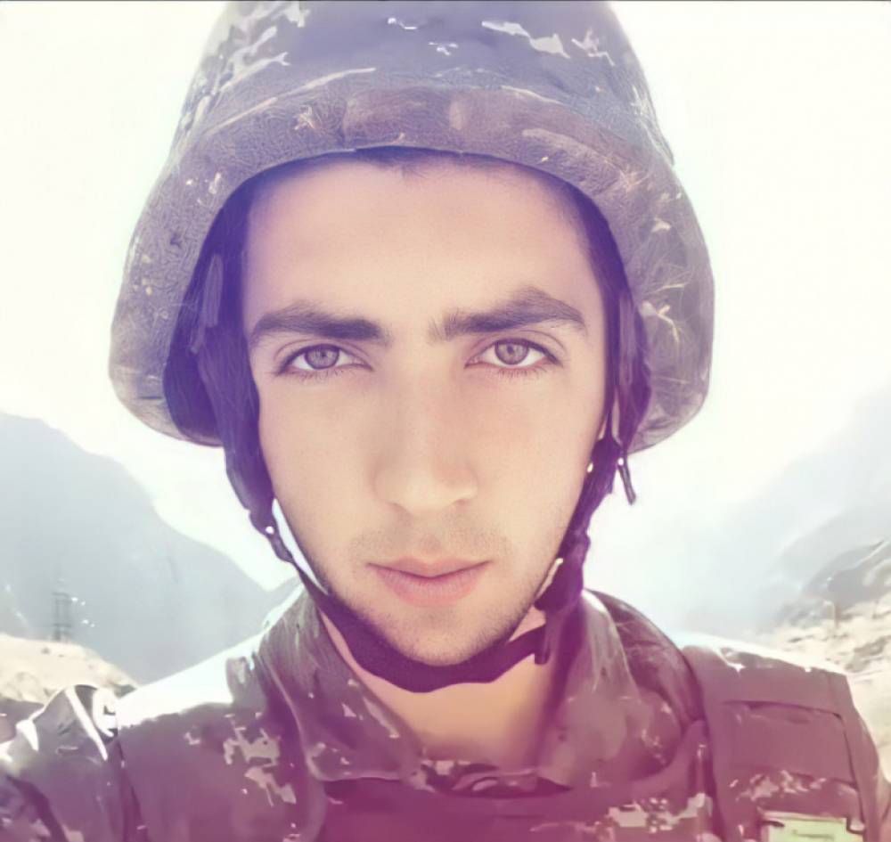 «Արսենն ամենուր է, իմ օրվա, իմ բարի լույսի մեջ է, ապրում եմ իրենով». Արսեն Աբրոյանը զոհվել է 2020թ. հոկտեմբերի 10-ին․ «Փաստ»