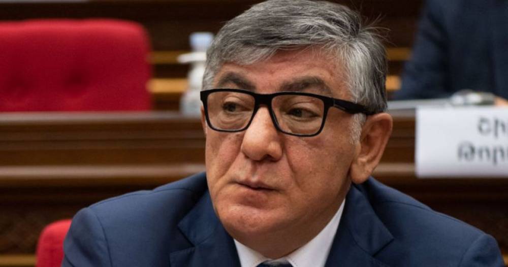 Գռզոն տակ ա տվել