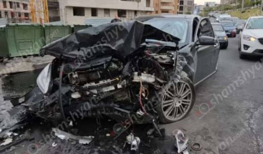 Վերին Անտառային փողոցում բախվել են «Mercedes-Benz»-ն ու «KamAZ»-ը․ կա վիրավոր