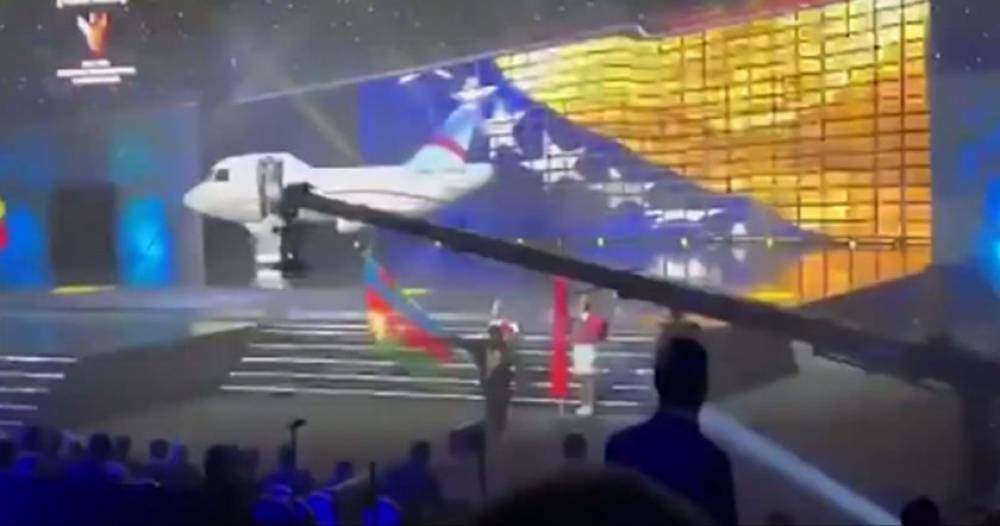 Ադրբեջանի դրոշն են վառել Ծանրամարտի Եվրոպայի առաջնության ժամանակ (Video)