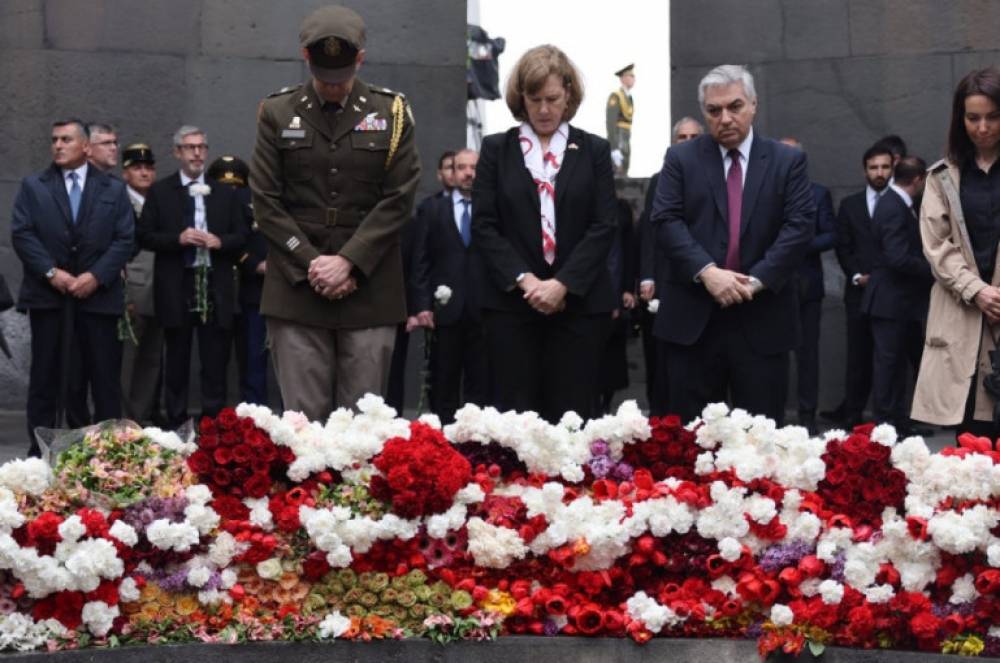 ԱՄՆ դեսպանը Ծիծեռնակաբերդի հուշահամալիրից լուսանկար է հրապարակել