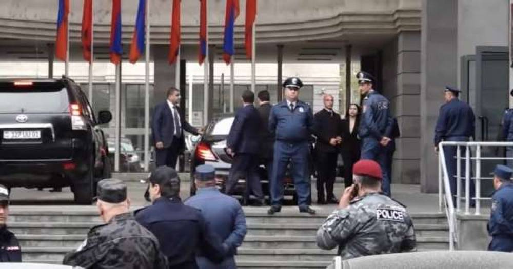 ԵԽ գլխավոր քարտուղարը հեռացավ ԱԳՆ-ից`չմոտենալով բողոքի ակցիա անցկացնող ցուցարարներին