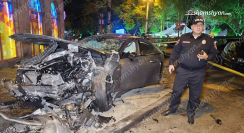 Երևանում բախվել են Mercedes-ն ու Opel-ը․ վերջինի շարժիչն էլ պոկվել ու շպրտվել է․ կա 4 վիրավոր