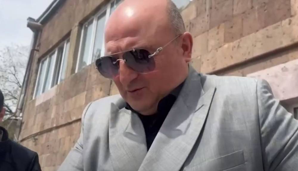 Ես սիրուն մարդ եմ,ակնոցներս հանած գեշ ցույց կուտաք,որ ժողովուրդն ասի՝ կեղտոտ մարդ է.Վարդան Ղուկասյան