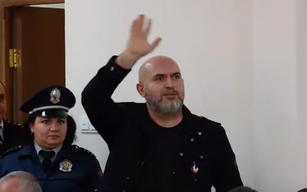 «Աշոտյա՛ն, Աշոտյա՛ն». վանկարկումներով ու ծափերով դիմավորեցին Արմեն Աշոտյանին