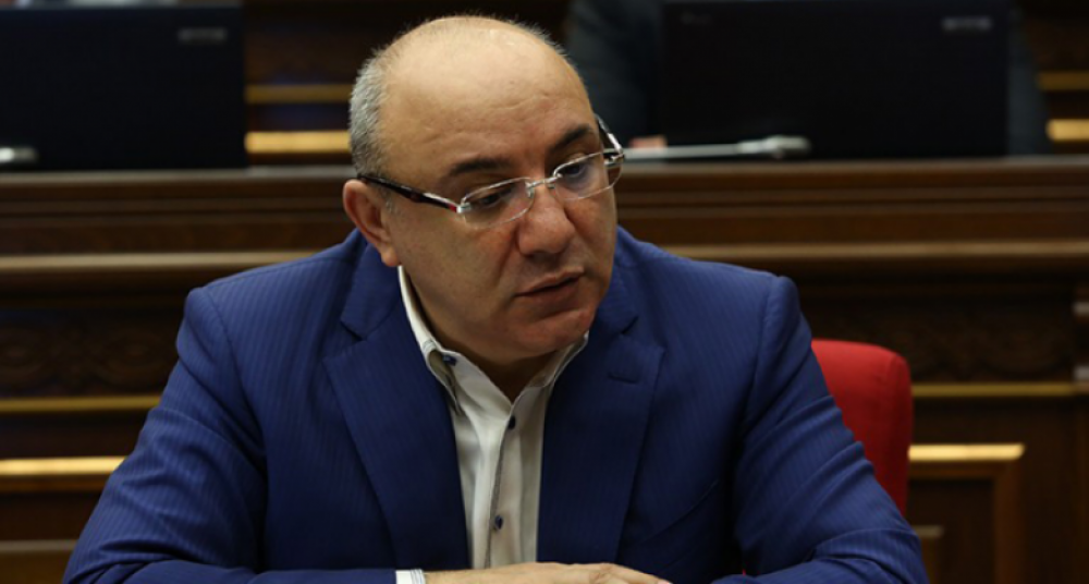 Իշխանական պատգամավոր Գուրգեն Արսենյանը հայտարարագրել է կահույքի 4 հավաքածու, ճաշասենյակինը 300 հազար ԱՄՆ դոլար արժե