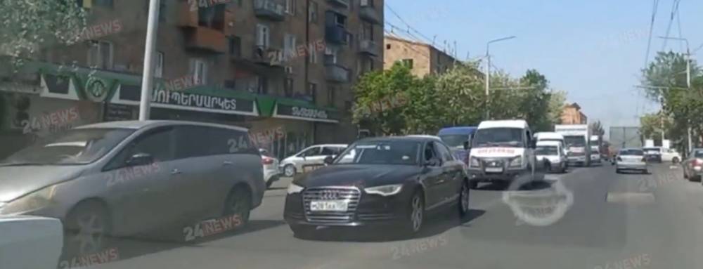 Քաղաքացիները փակել են Շիրակի փողոցը, ընթանում է անհնազանդության ակցիա