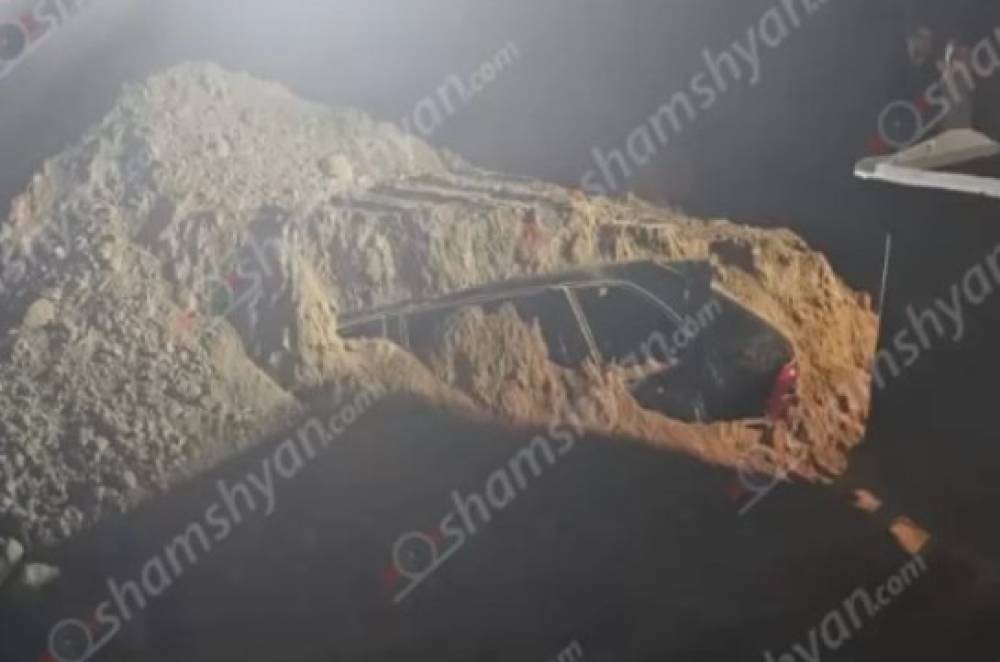 Ավազի մեջ հայտնաբերվել է «Porsche Cayenne»-ը, որով երեկ հափշտակել էին 36 կգ ոսկի, 293 մլն ռուբլի